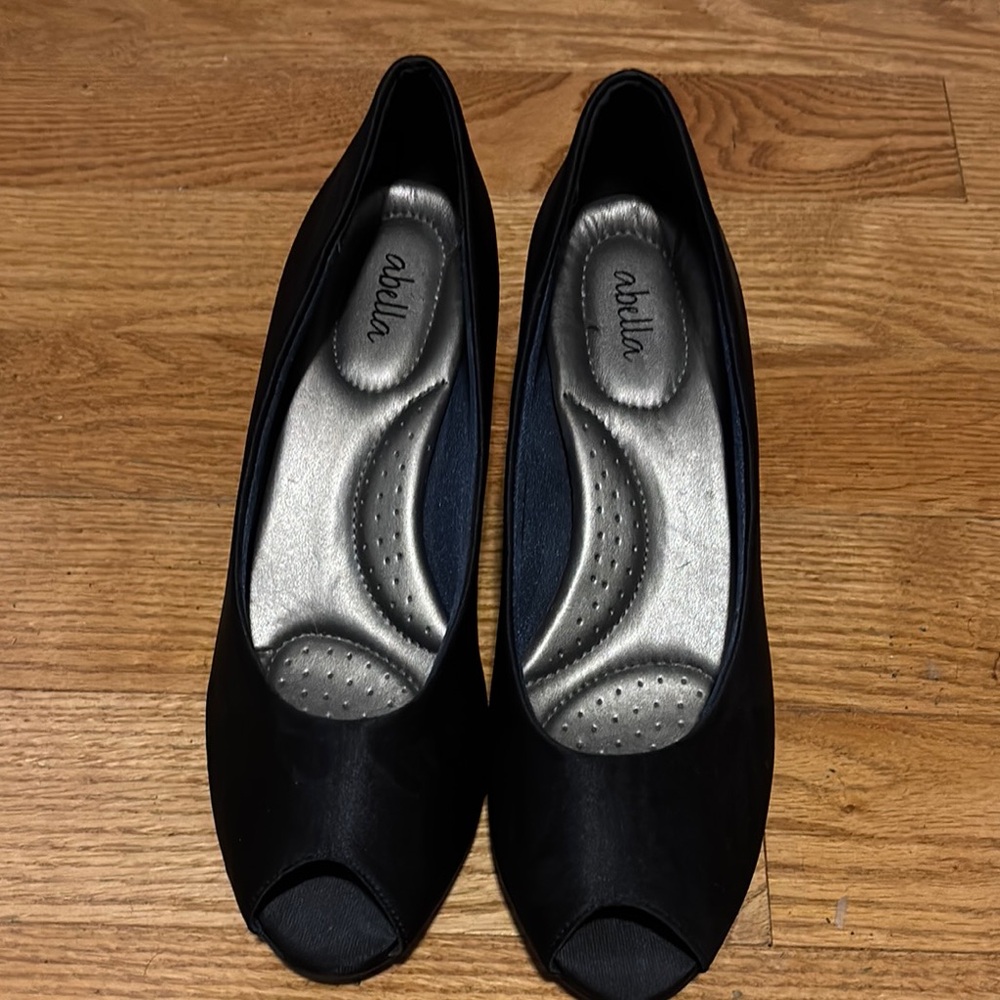 Abella Women's Navy Peep Toe Shoes